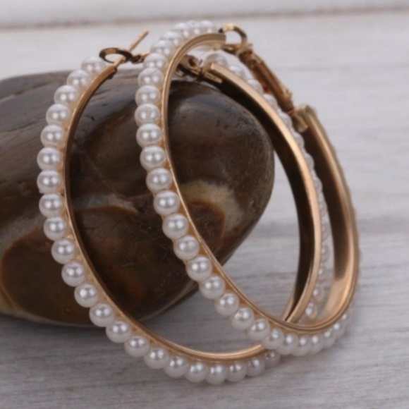 Jewelry - New 🎁 Faux Pearl rose gold hoop earrings